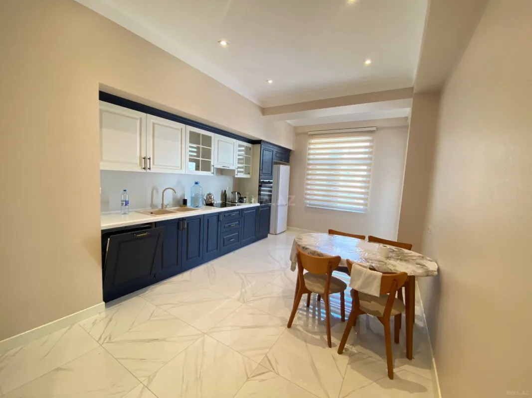 Kirayə verilir 4 otaqlı mənzil 200 m²