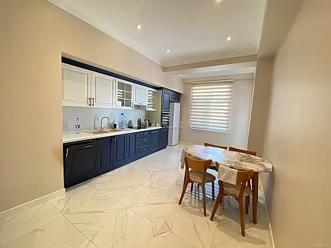 Kirayə verilir 4 otaqlı mənzil 200 m²