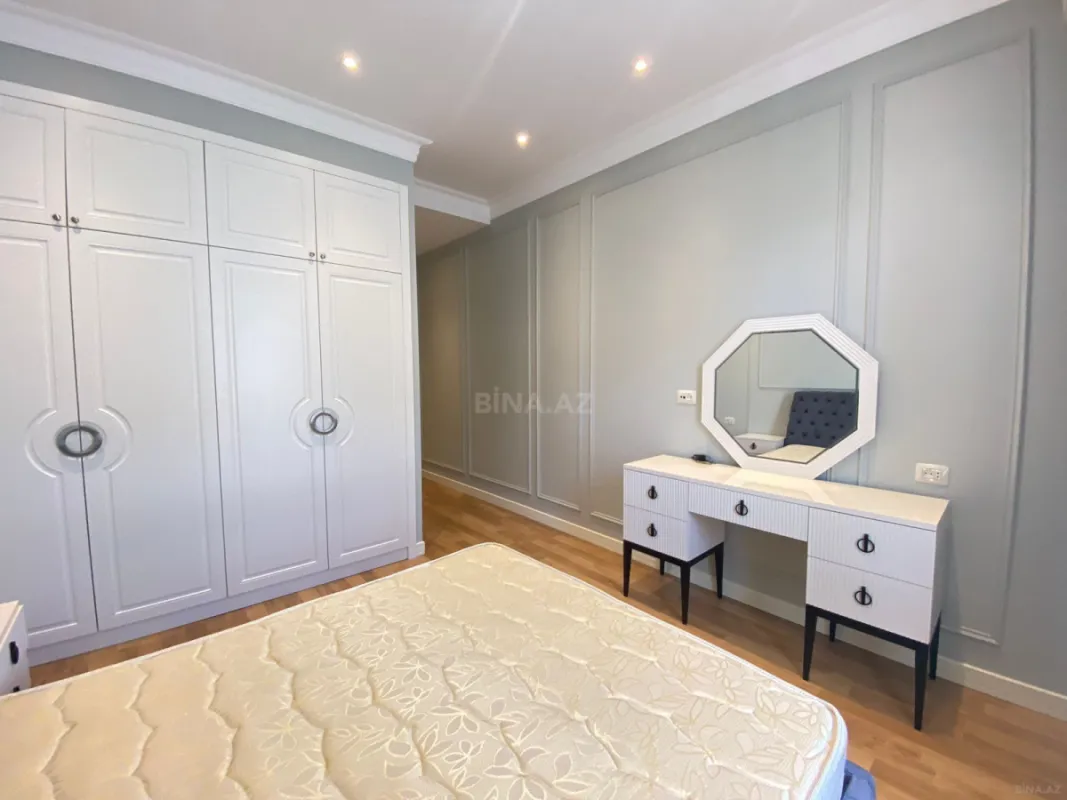 Kirayə verilir 4 otaqlı mənzil 200 m²