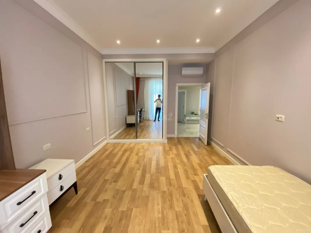 Kirayə verilir 4 otaqlı mənzil 200 m²