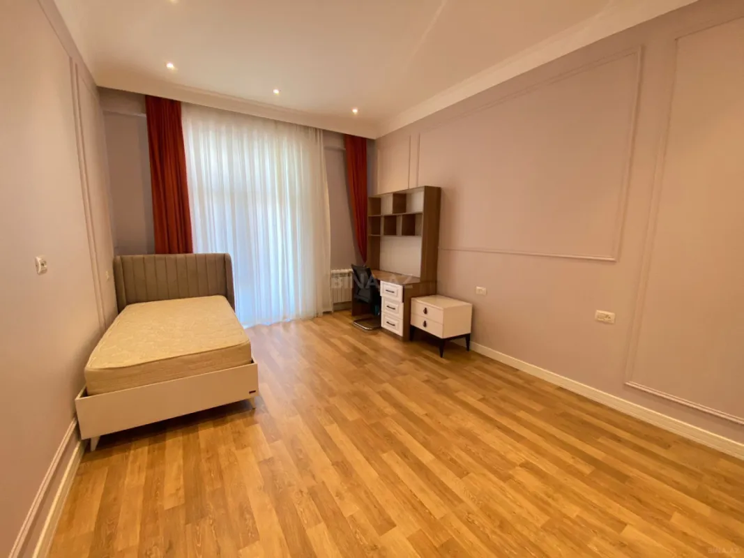 Kirayə verilir 4 otaqlı mənzil 200 m²