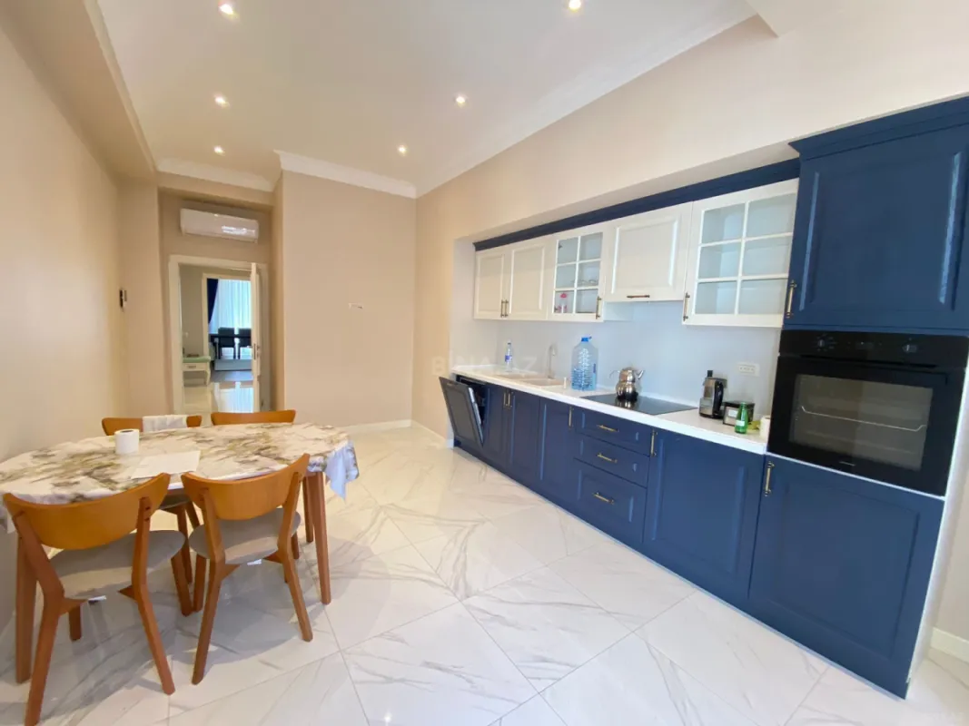 Kirayə verilir 4 otaqlı mənzil 200 m²