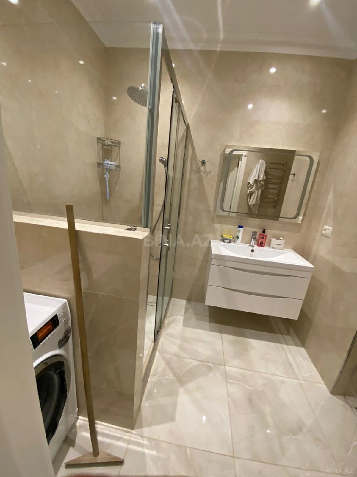 Kirayə verilir 4 otaqlı mənzil 200 m²