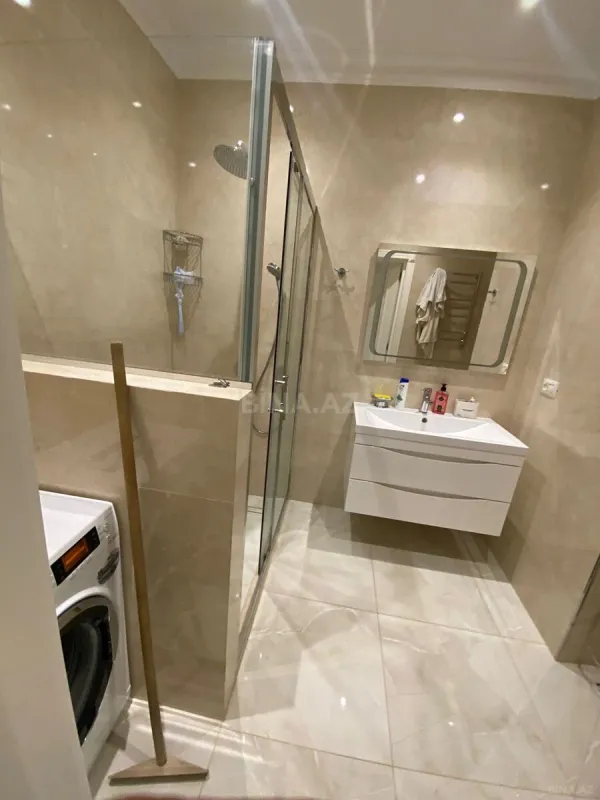 Kirayə verilir 4 otaqlı mənzil 200 m²