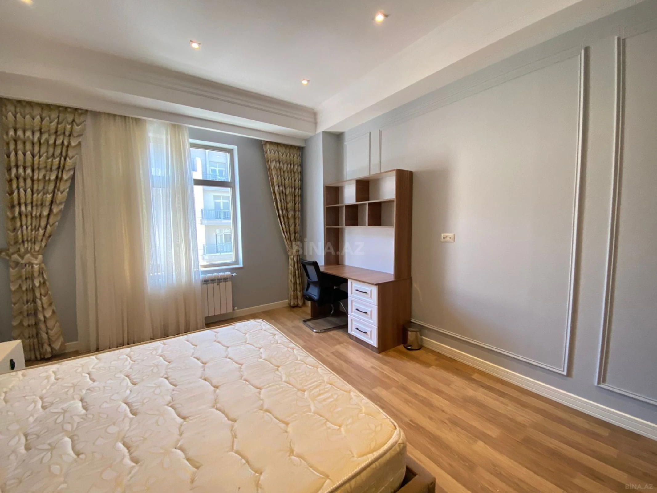 Kirayə verilir 4 otaqlı mənzil 200 m²