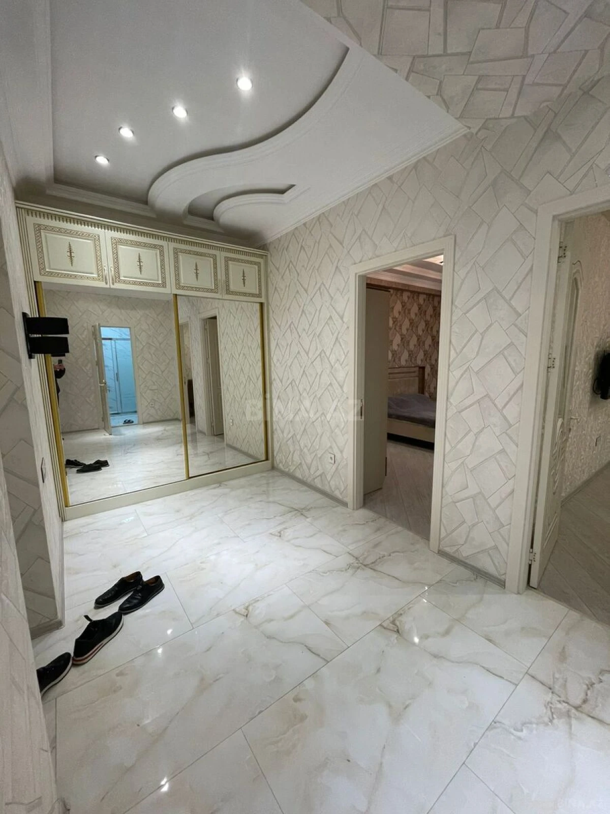 Kirayə verilir 2 otaqlı mənzil 95 m²