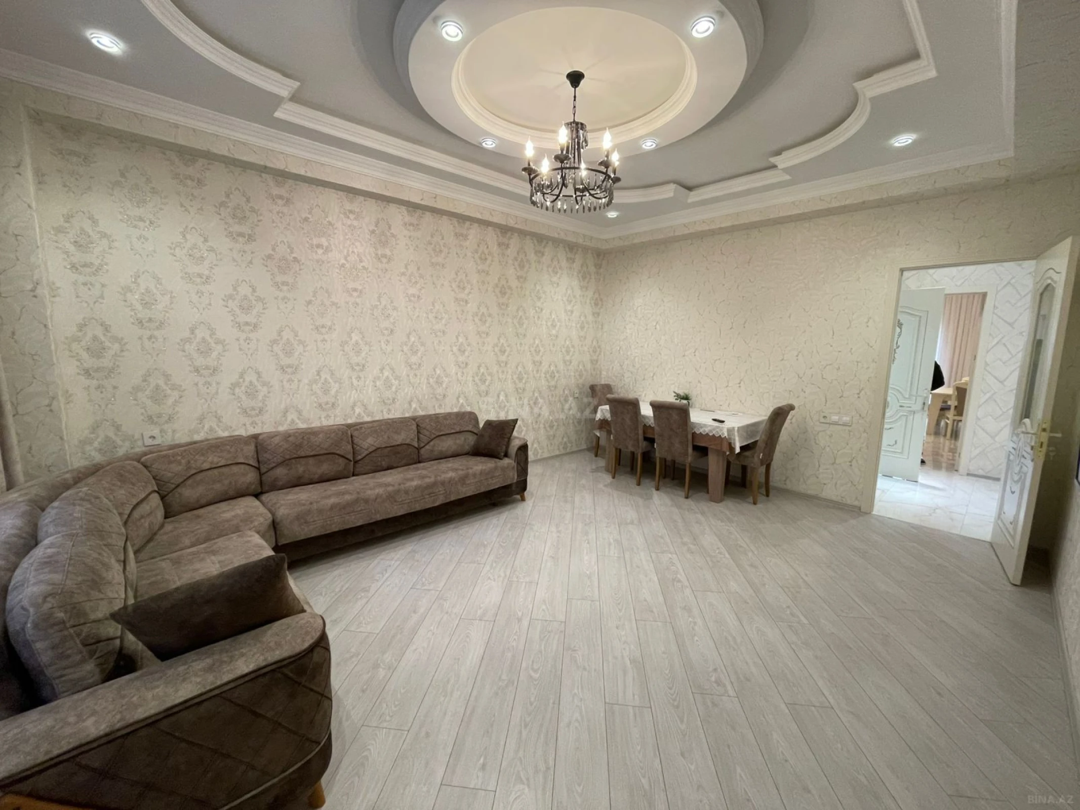 Kirayə verilir 2 otaqlı mənzil 95 m²