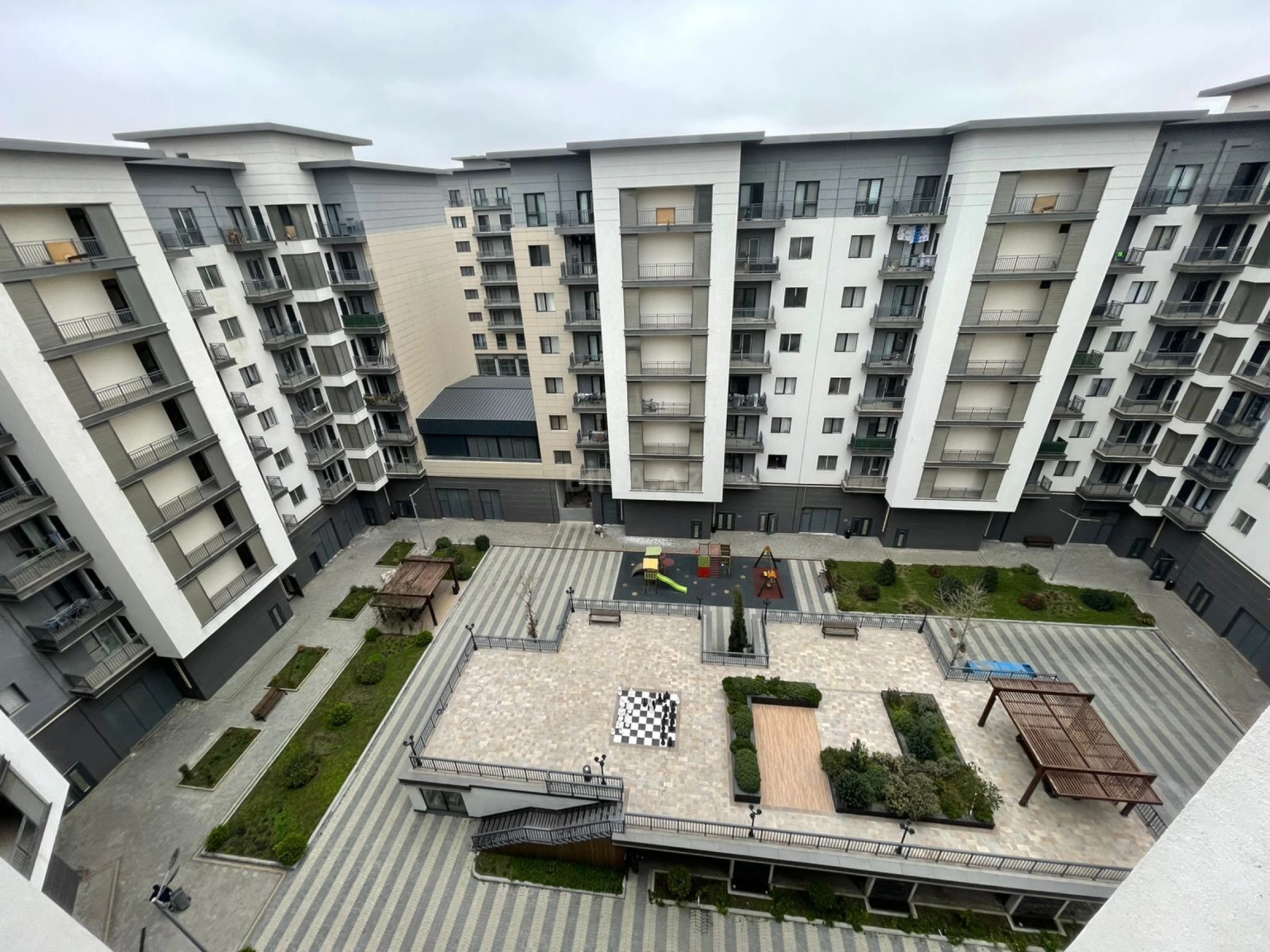 Kirayə verilir 2 otaqlı mənzil 95 m²