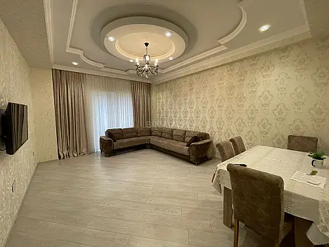 Kirayə verilir 2 otaqlı mənzil 95 m²