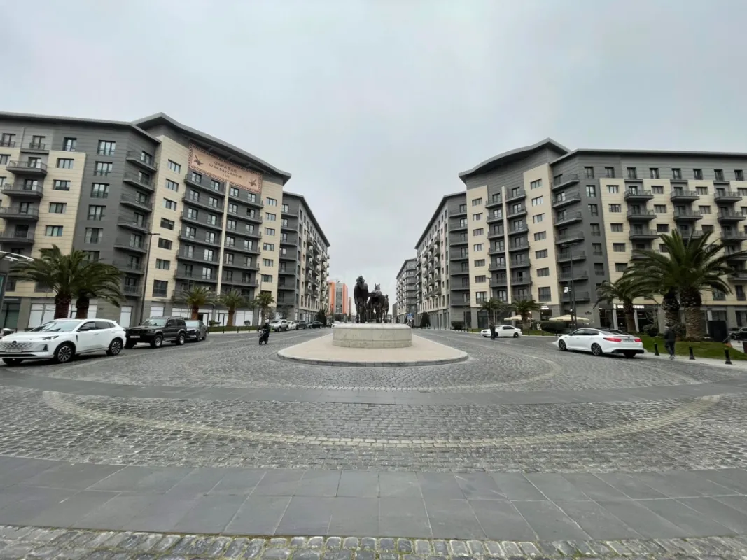 Kirayə verilir 2 otaqlı mənzil 95 m²