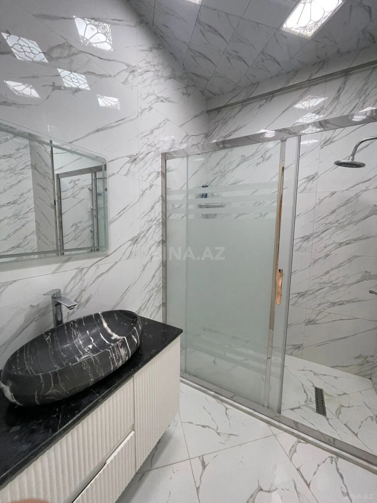 Kirayə verilir 2 otaqlı mənzil 95 m²