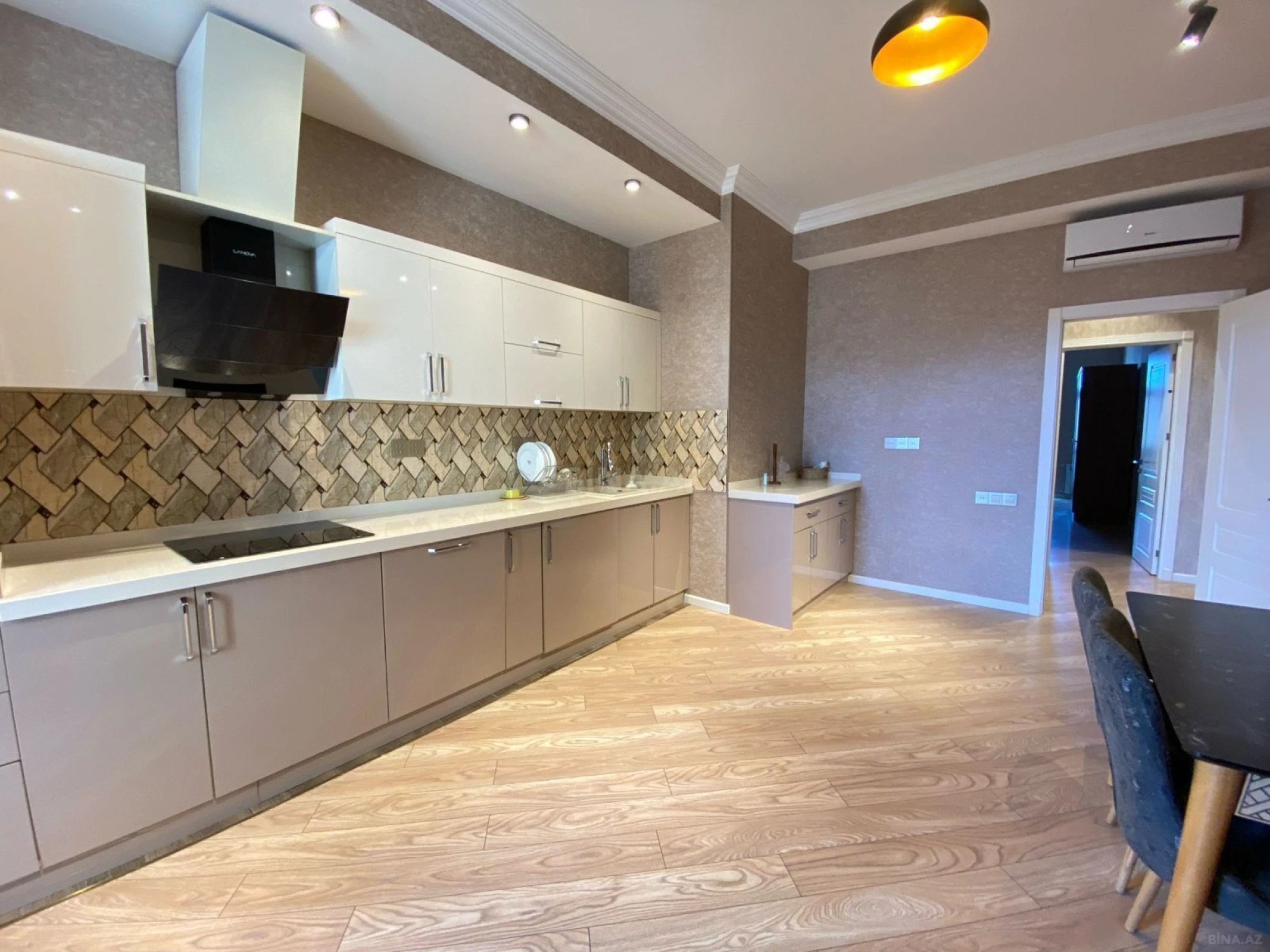 Kirayə verilir 2 otaqlı mənzil 90 m²