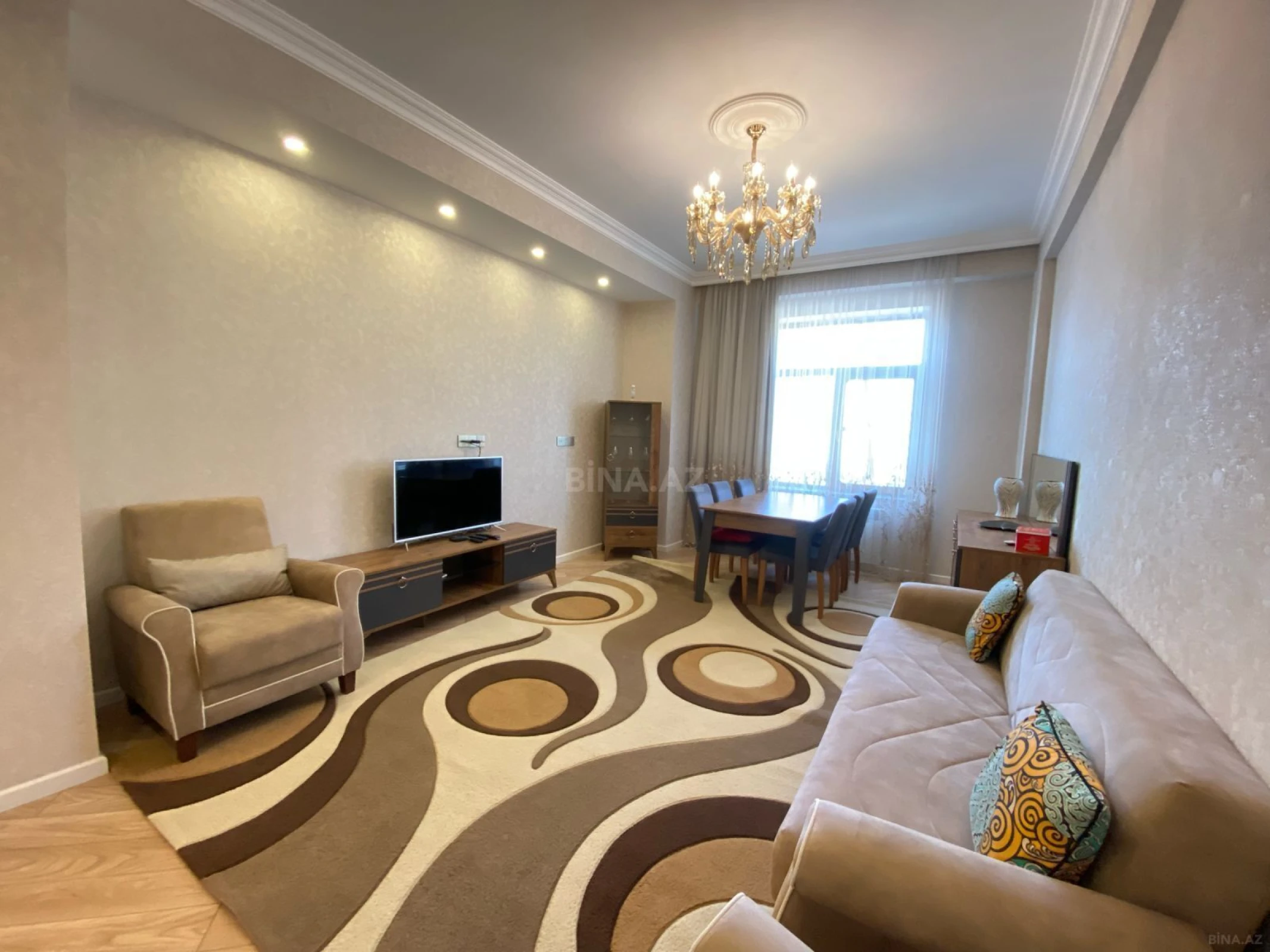 Kirayə verilir 2 otaqlı mənzil 90 m²