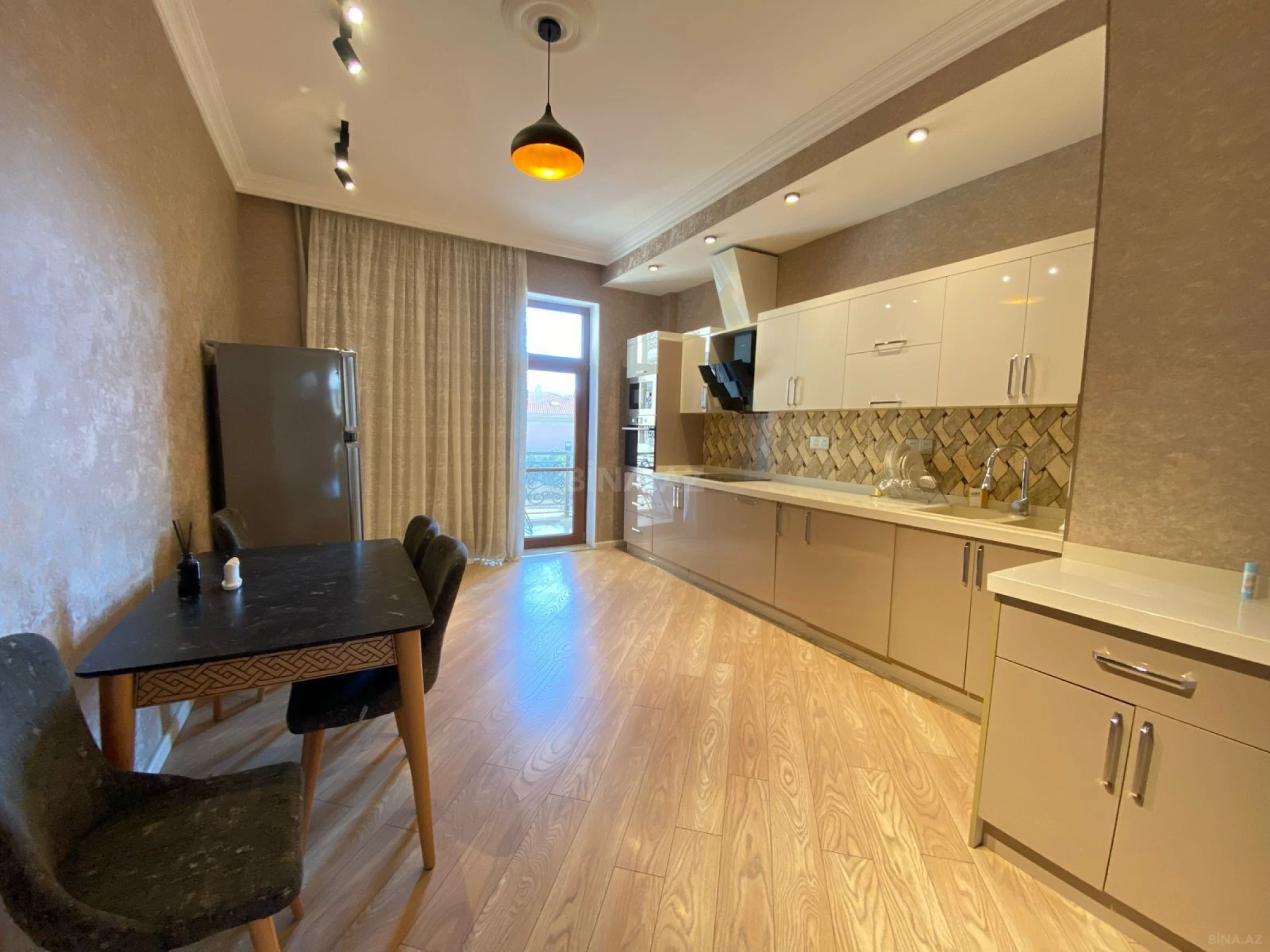 Kirayə verilir 2 otaqlı mənzil 90 m²