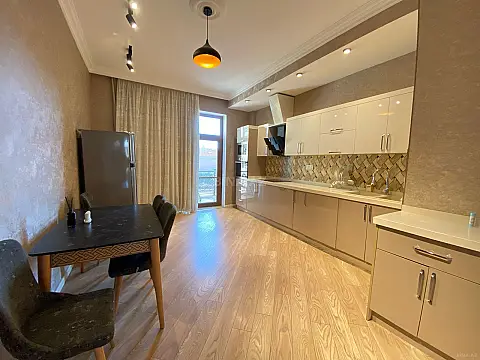 Kirayə verilir 2 otaqlı mənzil 90 m²