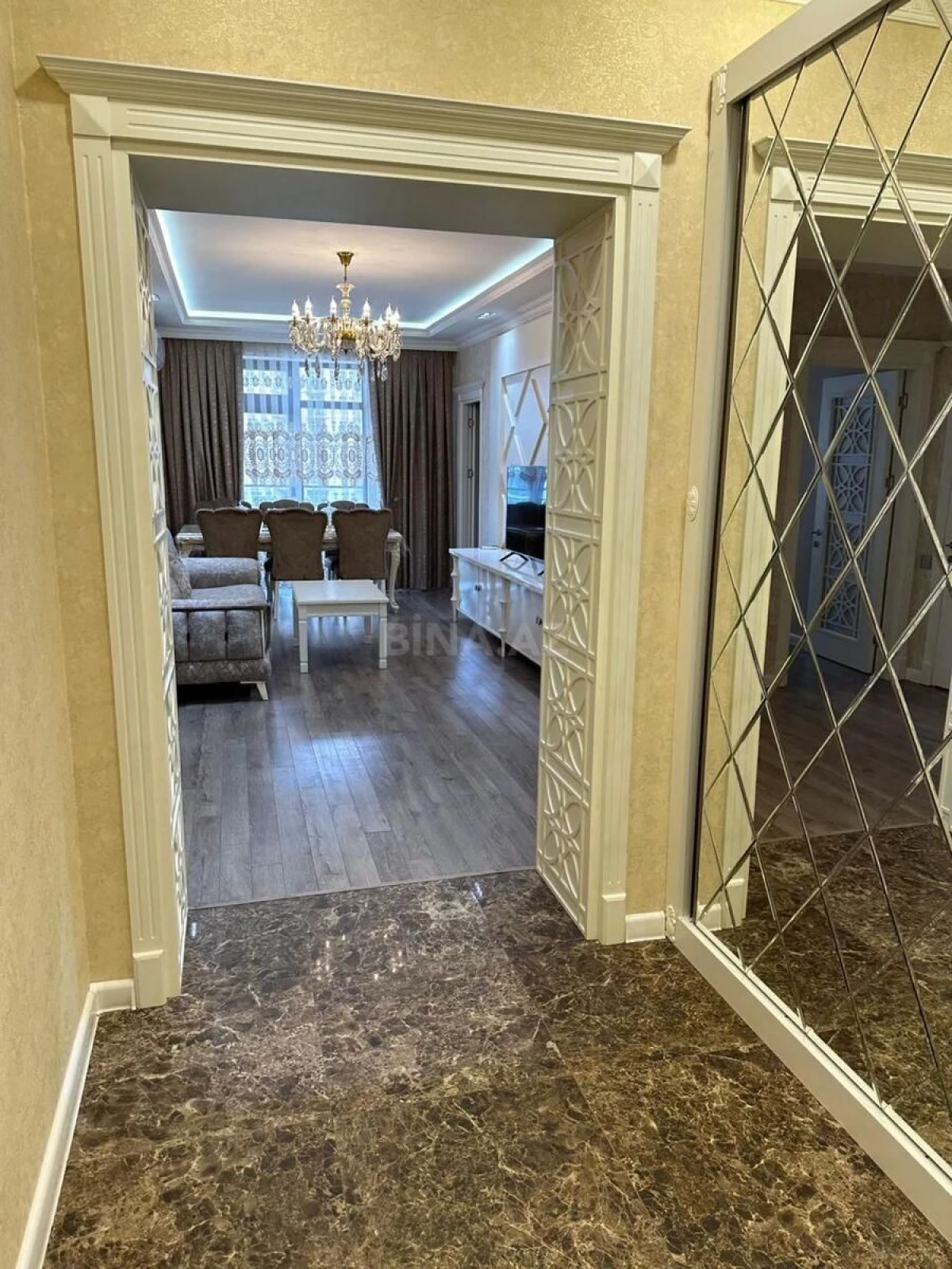 Kirayə verilir 3 otaqlı mənzil 150 m²