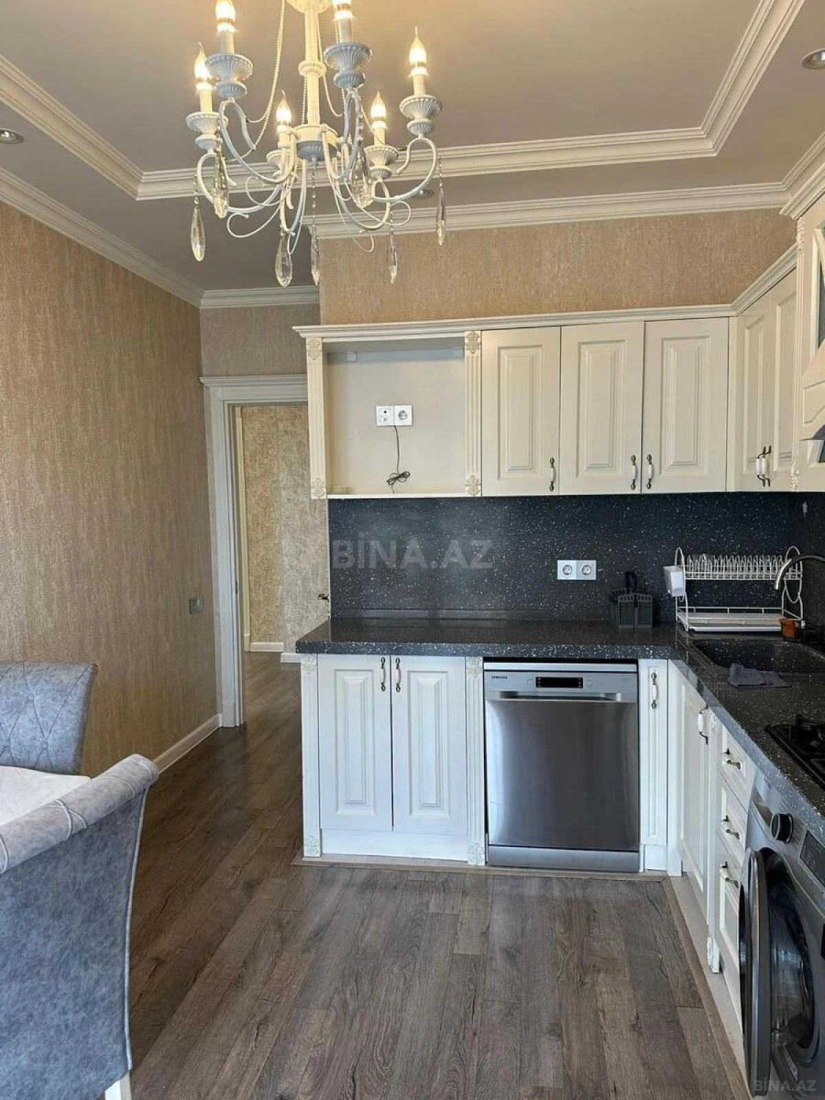 Kirayə verilir 3 otaqlı mənzil 150 m²