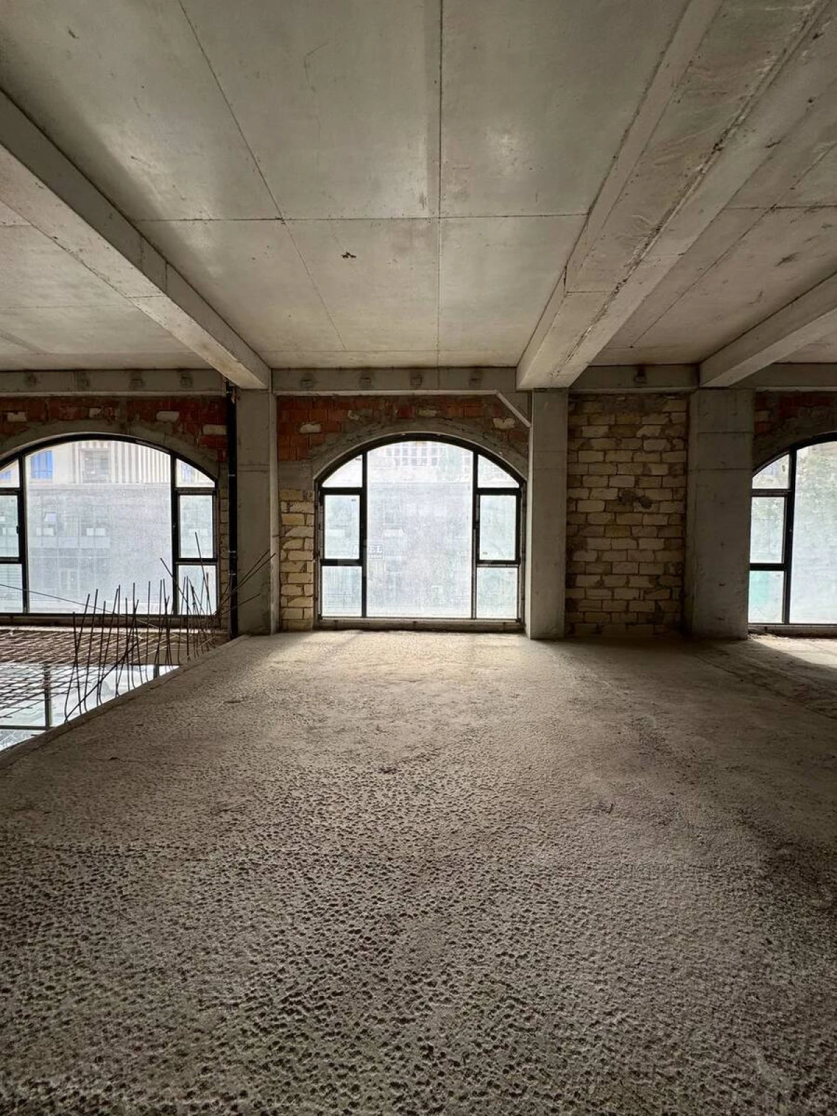 Kirayə verilir obyekt 2000 m²