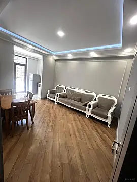 Kirayə verilir 2 otaqlı mənzil 67 m²