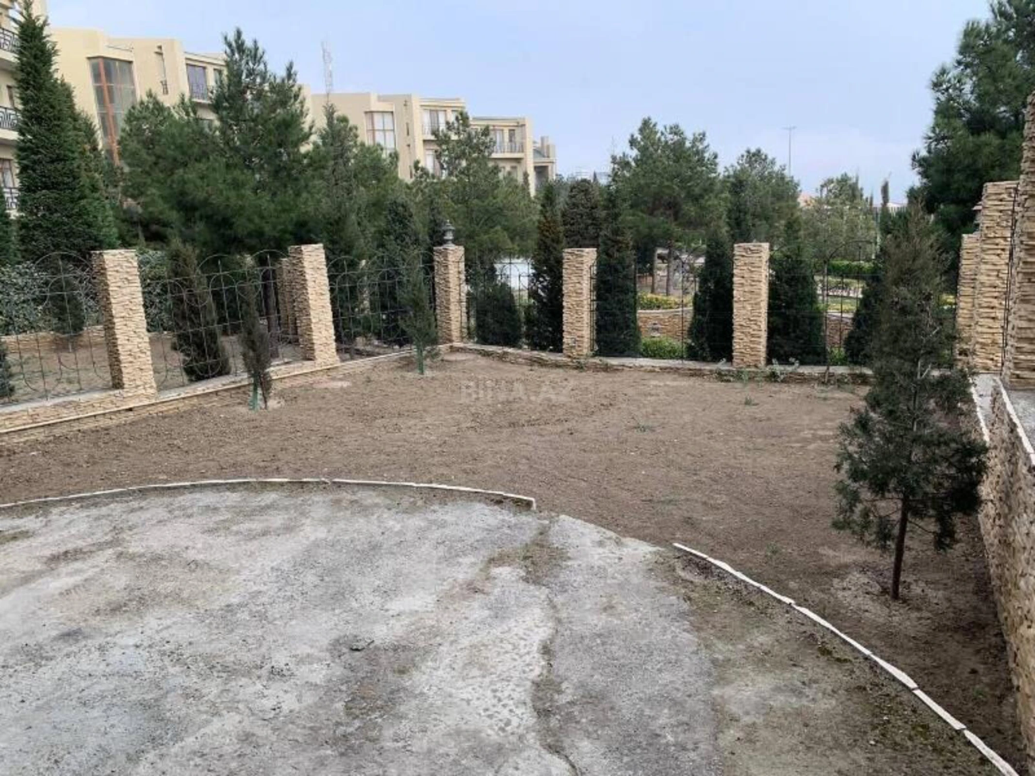 Satılır 10 otaqlı həyət evi 500 m²