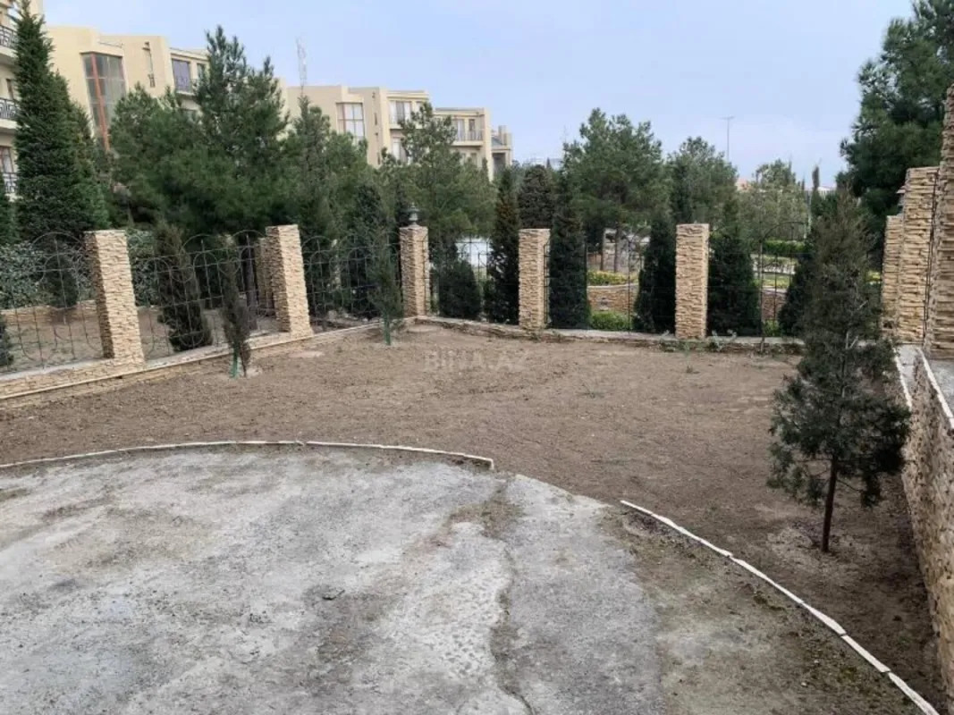 Satılır 10 otaqlı həyət evi 500 m²