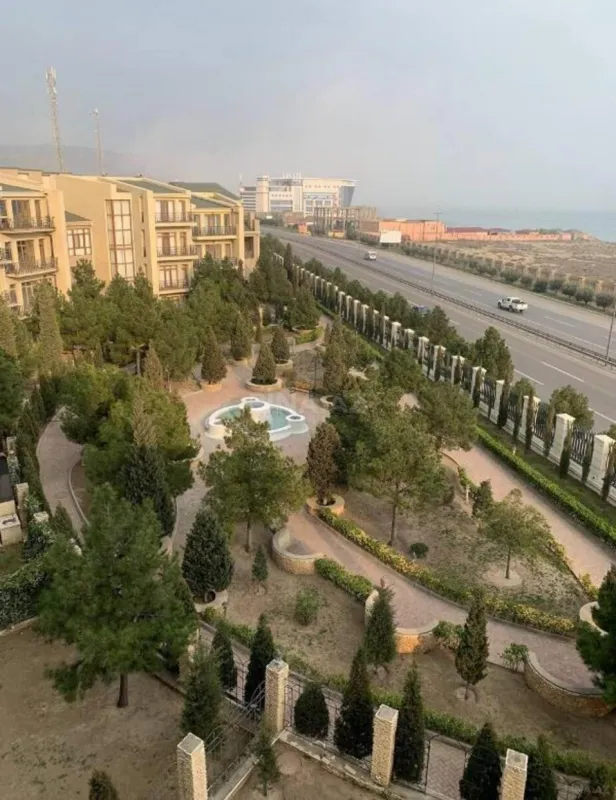 Satılır 10 otaqlı həyət evi 500 m²