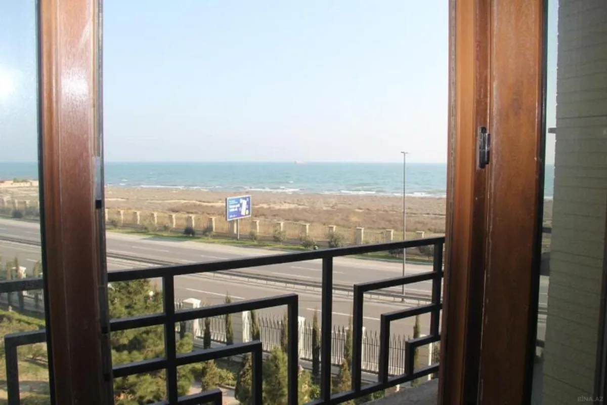 Satılır 10 otaqlı həyət evi 500 m²