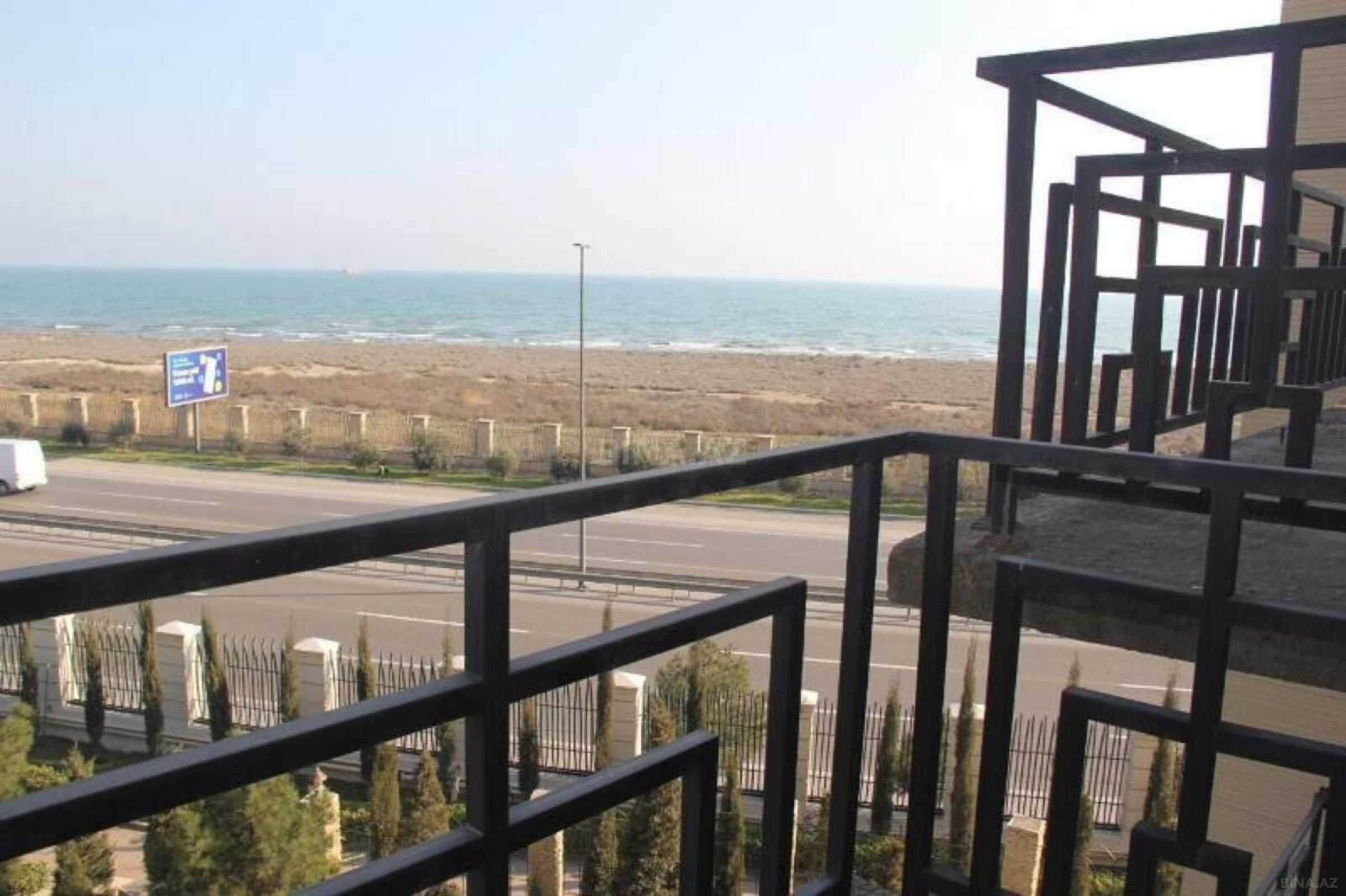 Satılır 10 otaqlı həyət evi 500 m²