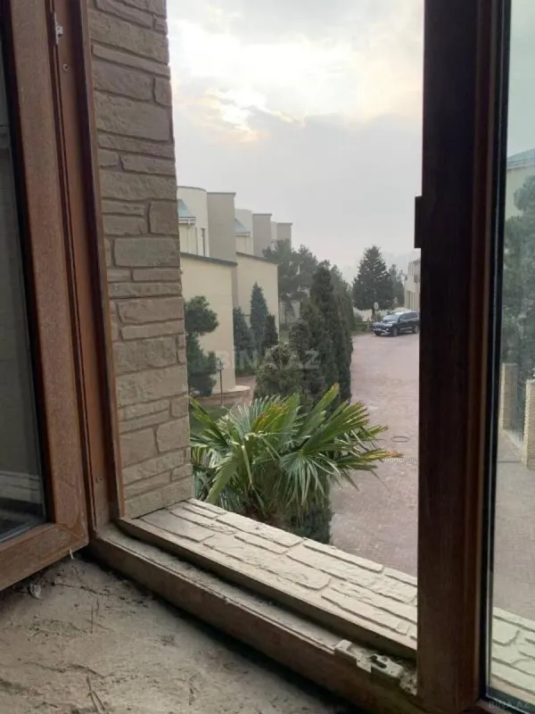 Satılır 10 otaqlı həyət evi 500 m²