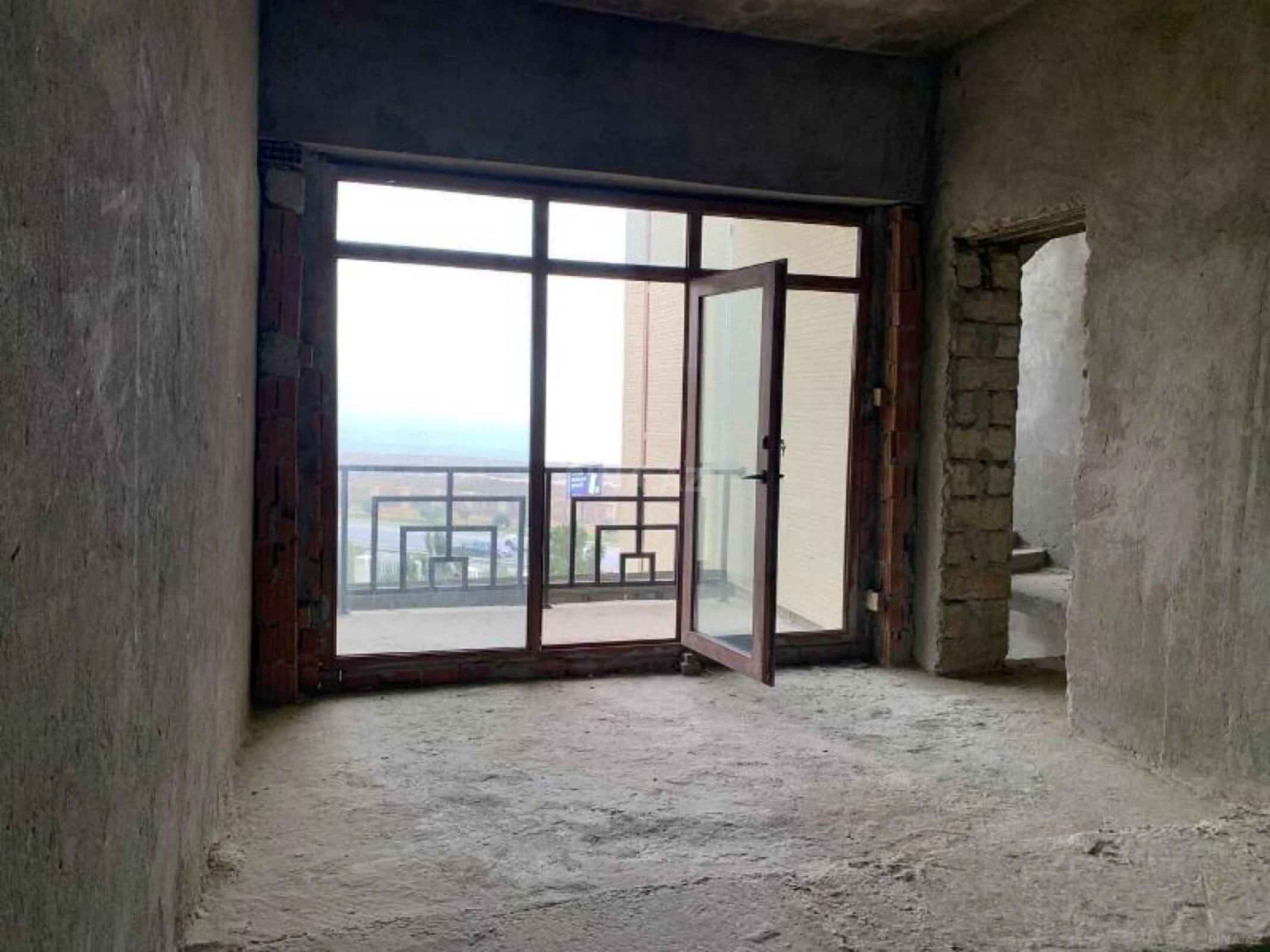 Satılır 10 otaqlı həyət evi 500 m²
