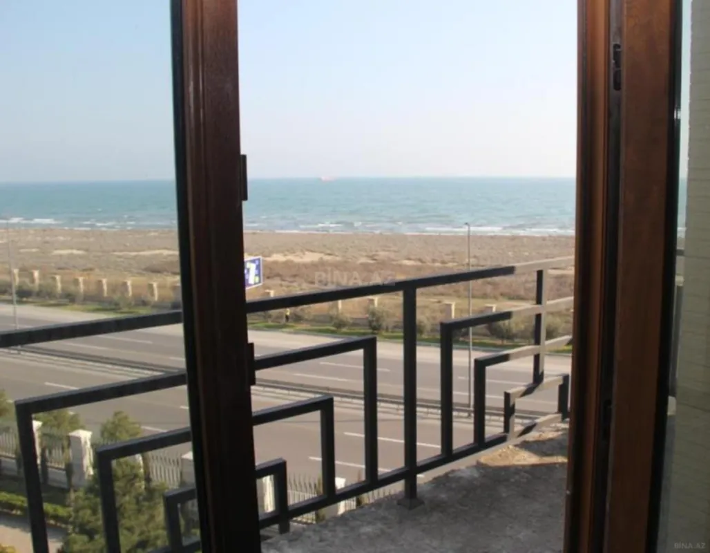 Satılır 10 otaqlı həyət evi 500 m²