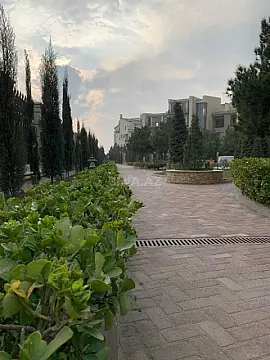 Satılır 10 otaqlı həyət evi 500 m²