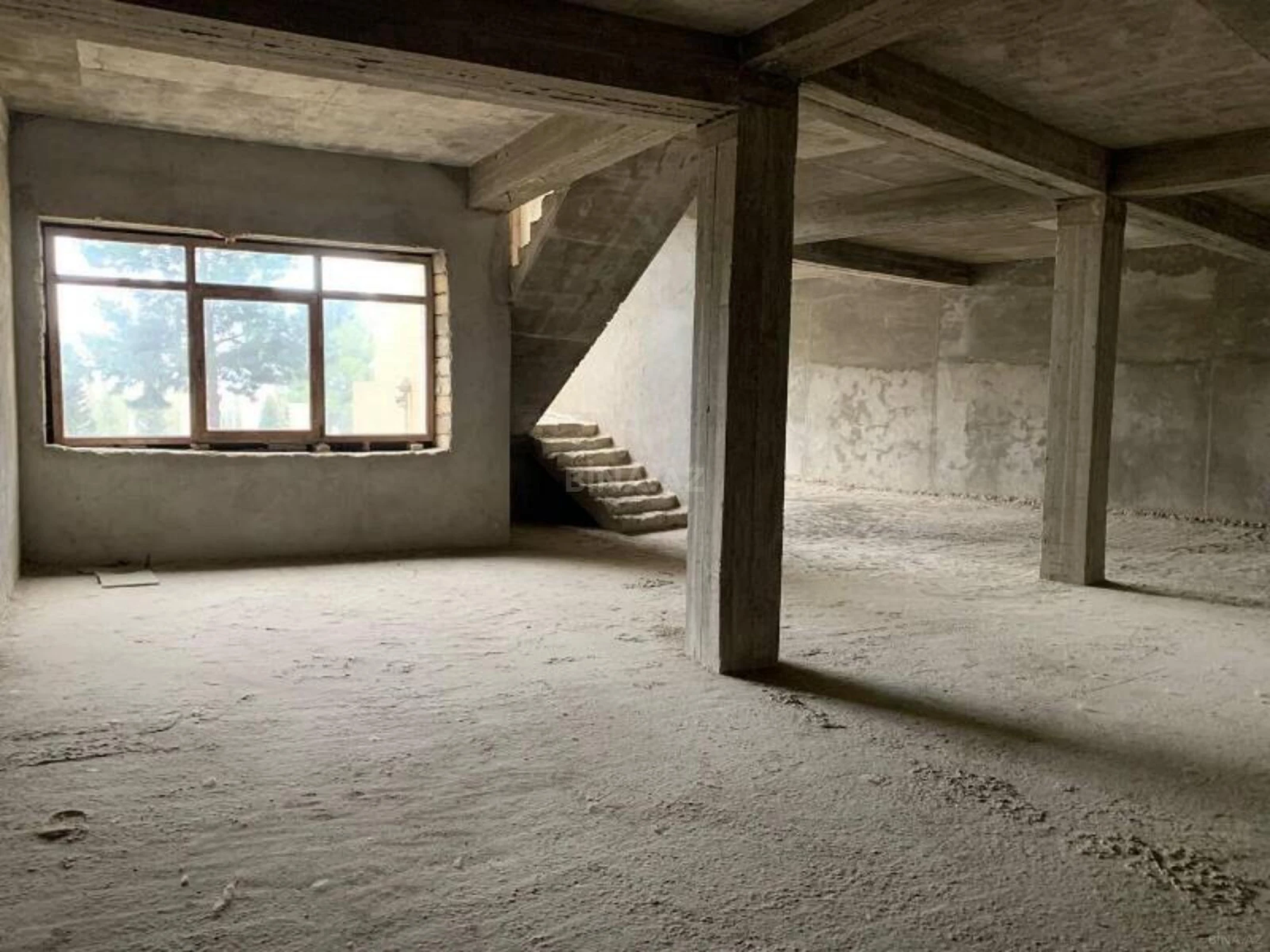 Satılır 10 otaqlı həyət evi 500 m²