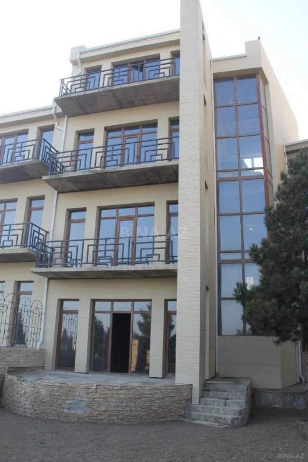 Satılır 10 otaqlı həyət evi 500 m²