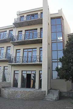 Satılır 10 otaqlı həyət evi 500 m²
