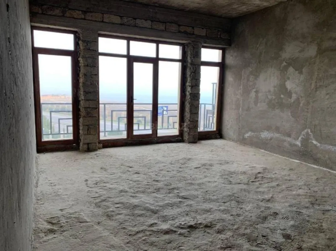 Satılır 10 otaqlı həyət evi 500 m²