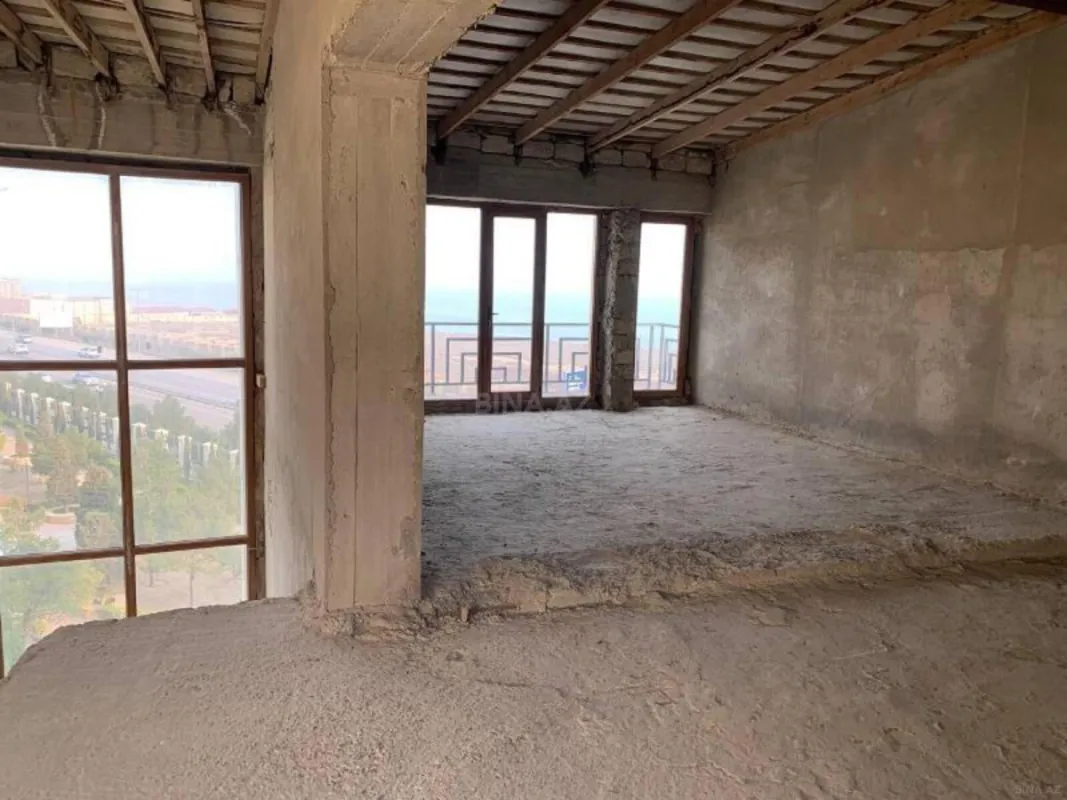 Satılır 10 otaqlı həyət evi 500 m²
