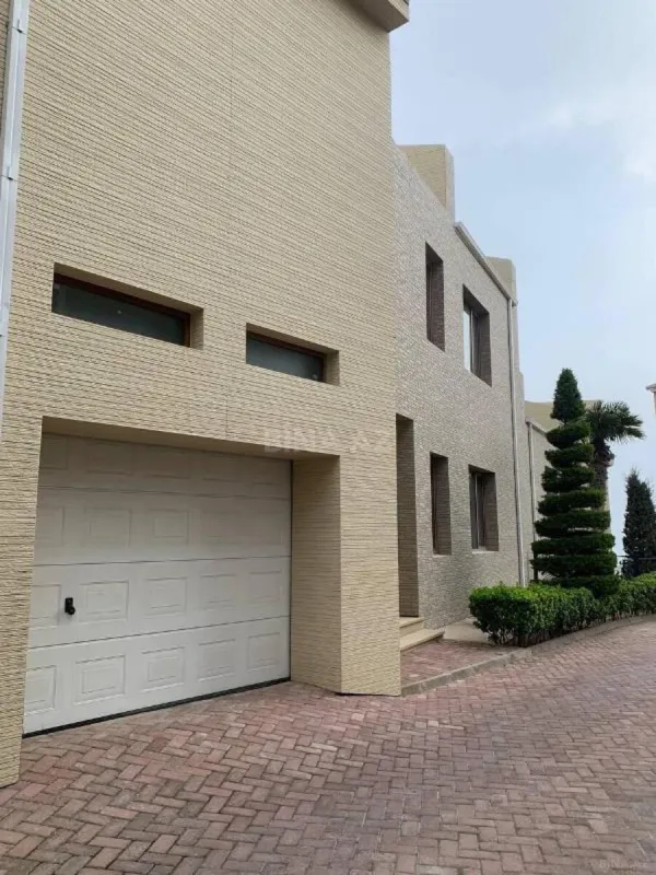 Satılır 10 otaqlı həyət evi 500 m²