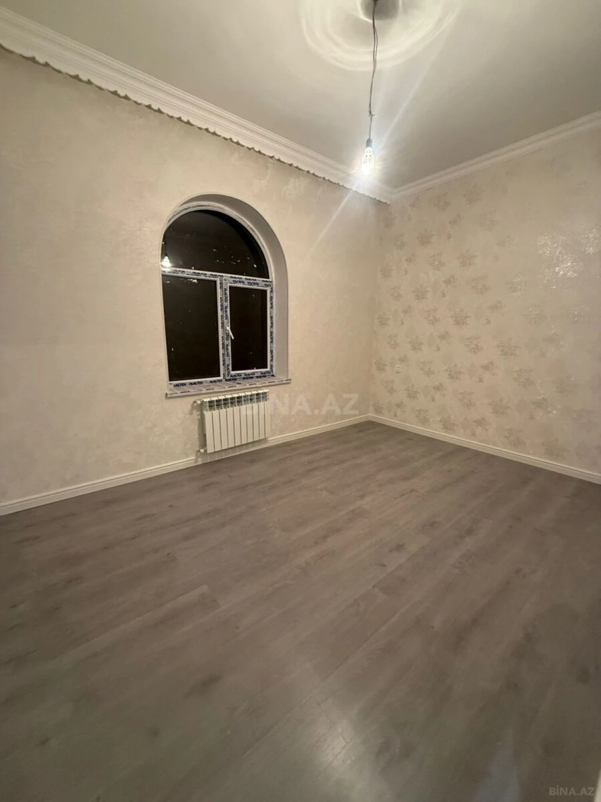 Satılır 5 otaqlı həyət evi 240 m²