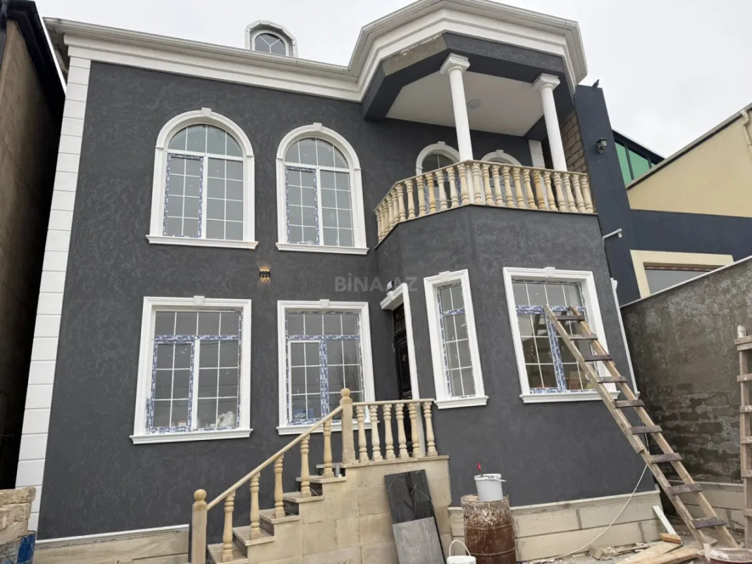 Satılır 5 otaqlı həyət evi 240 m²