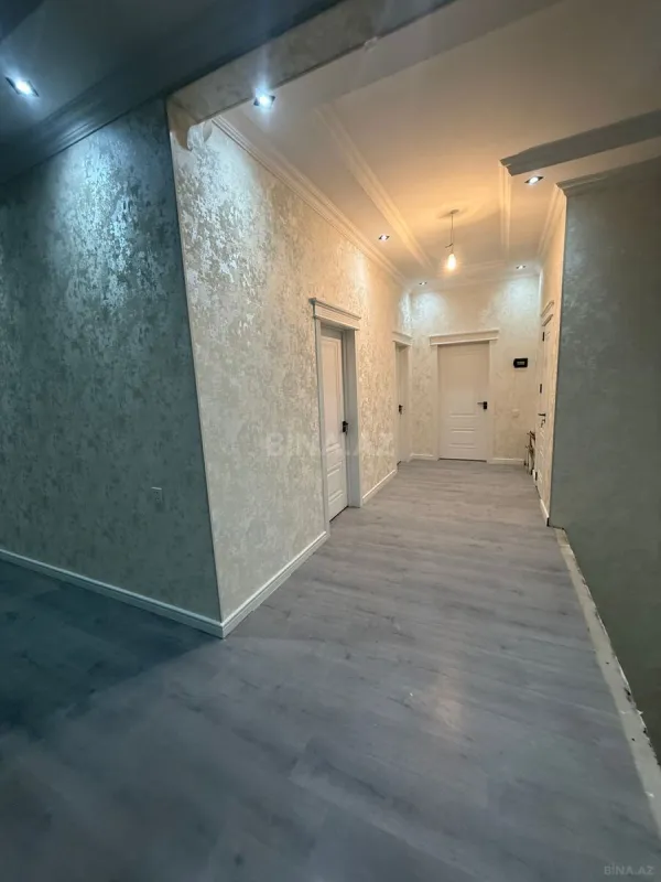Satılır 5 otaqlı həyət evi 240 m²