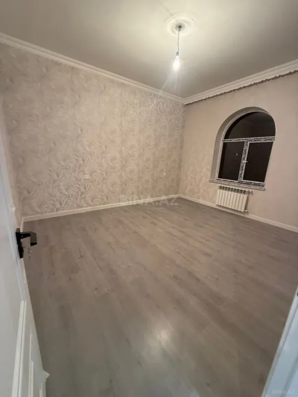 Satılır 5 otaqlı həyət evi 240 m²