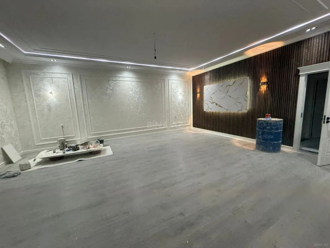Satılır 5 otaqlı həyət evi 240 m²