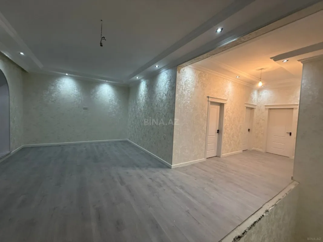 Satılır 5 otaqlı həyət evi 240 m²