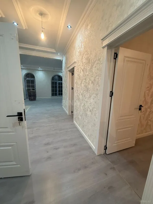 Satılır 5 otaqlı həyət evi 240 m²