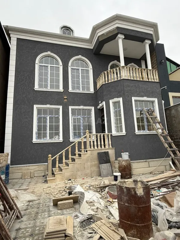 Satılır 5 otaqlı həyət evi 240 m²
