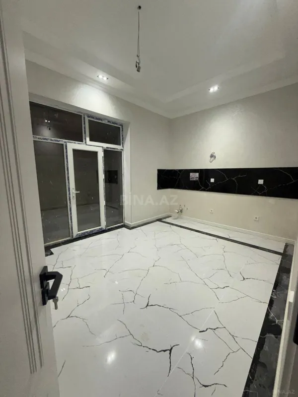 Satılır 5 otaqlı həyət evi 240 m²