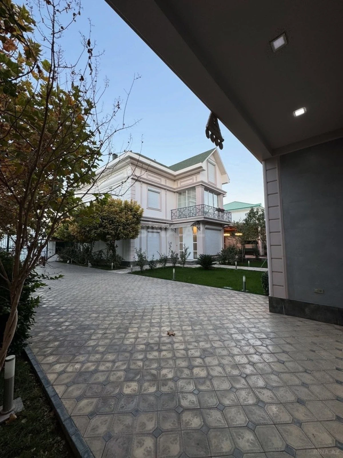 Kirayə verilir 6 otaqlı həyət evi 400 m²