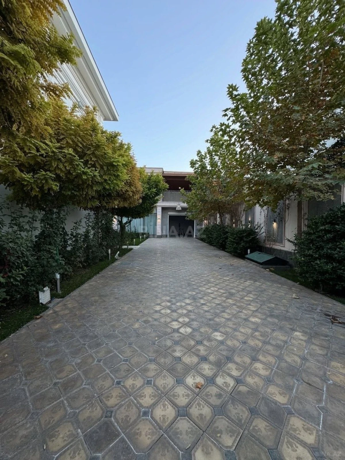 Kirayə verilir 6 otaqlı həyət evi 400 m²