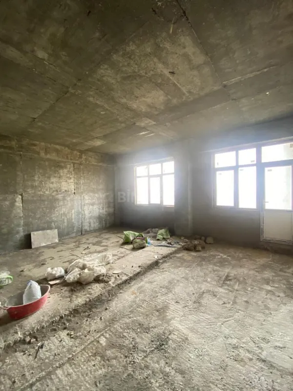 Satılır 3 otaqlı mənzil 138 m²